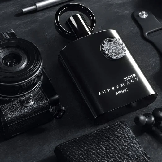 Lifestyle Malaysian man with Supremacy Noir Afnan perfume dark woody amber suitable for dinner night