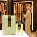perfume Angham at bilik pakaian pink