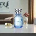 Blue botol minyak wangi berlabel 'Osmia Woody W' with ikon perisa pada latar belakang kelabu muda