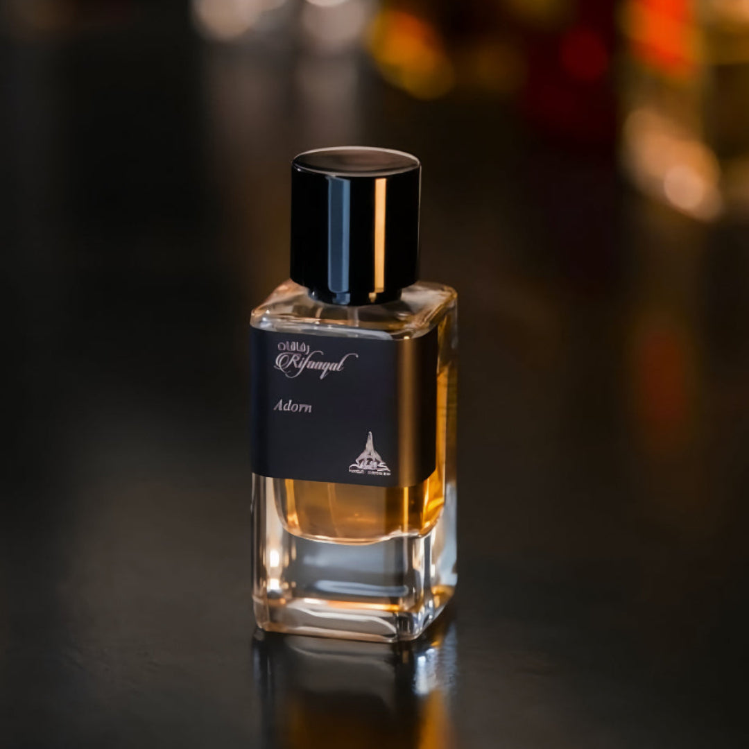 Rifaaqat Adorn by Paris Corner: Unveiling the Complexity of Chypre Fragrance